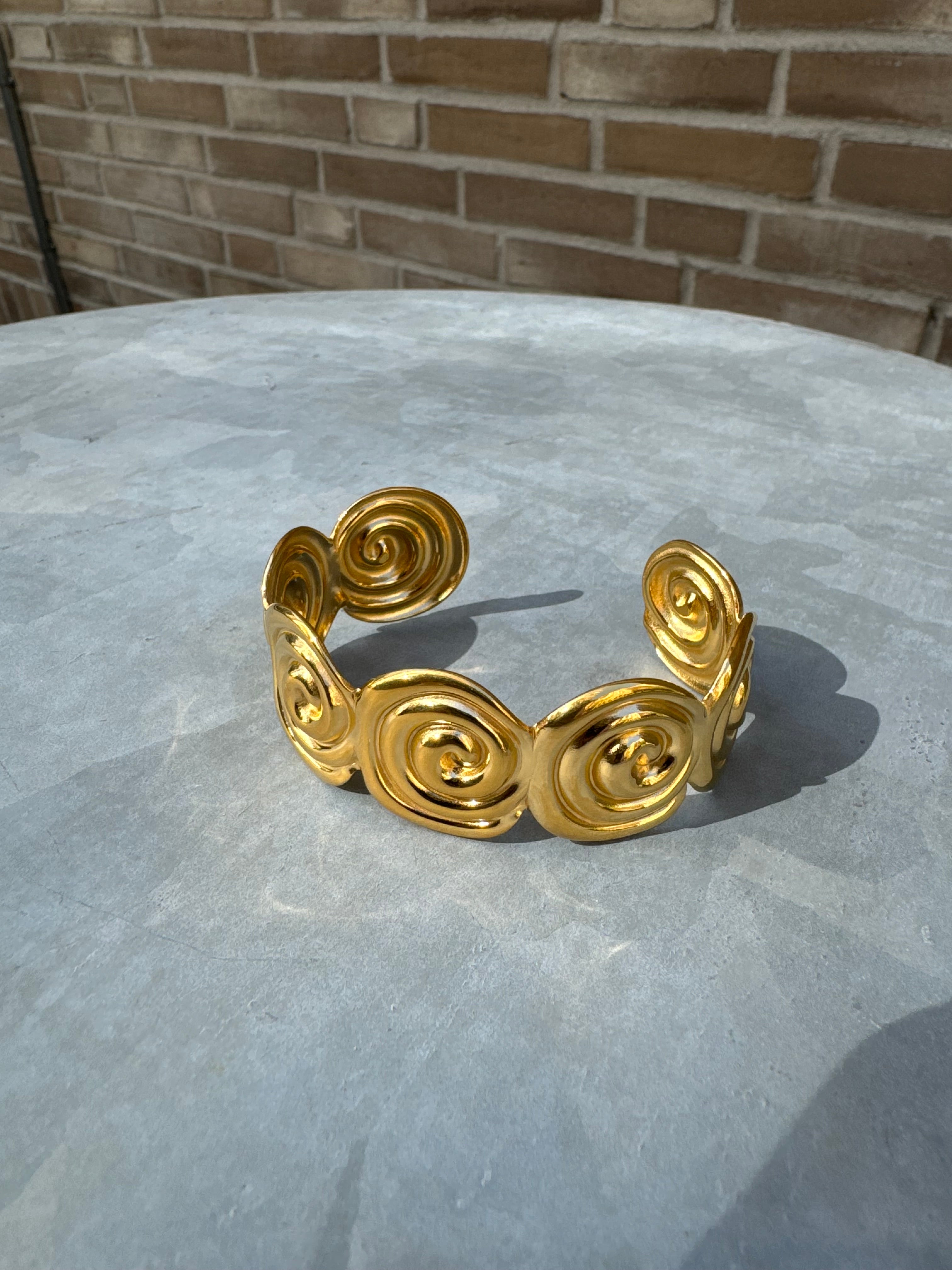 Circle Golden Bangle