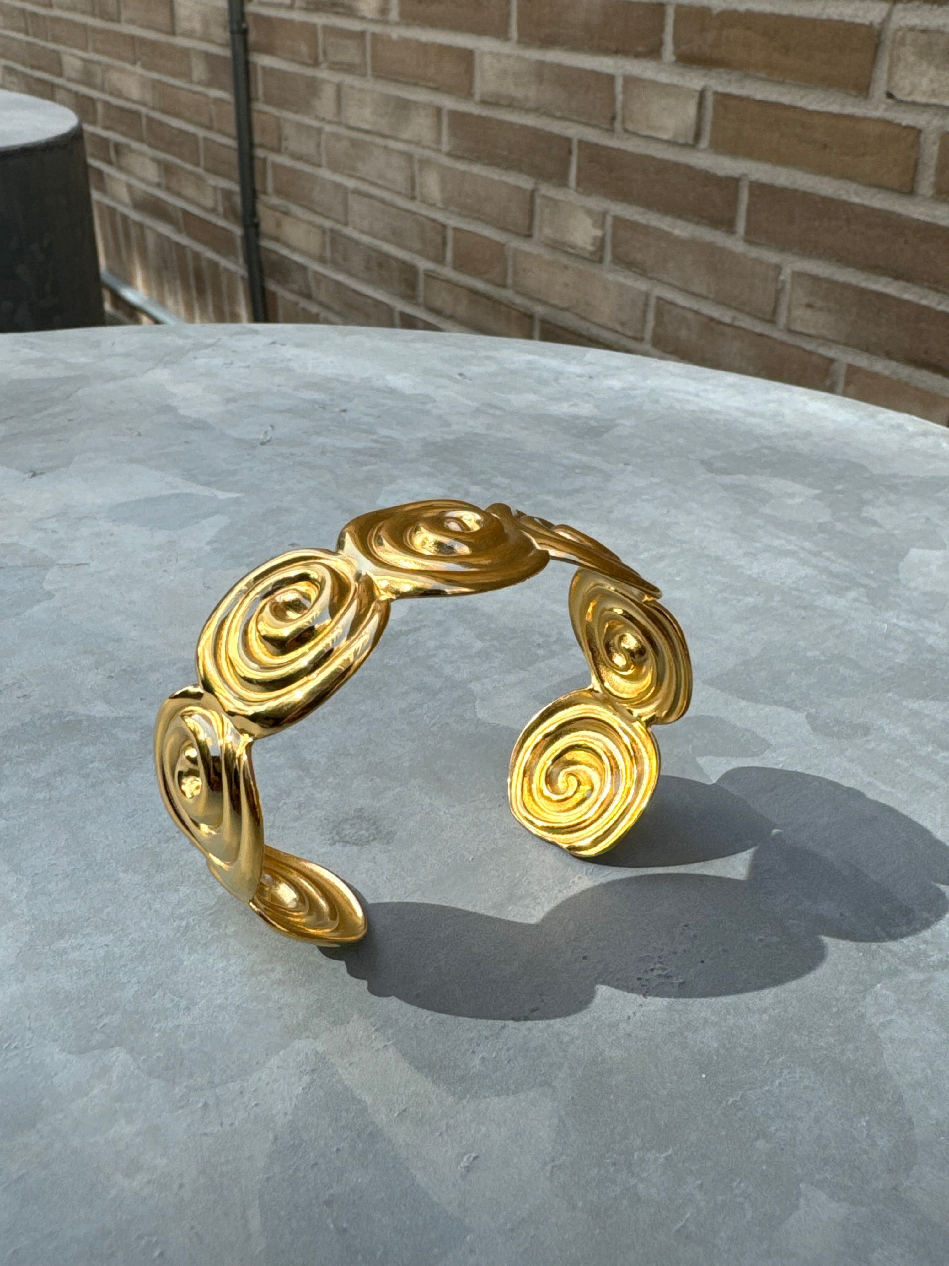Circle Golden Bangle